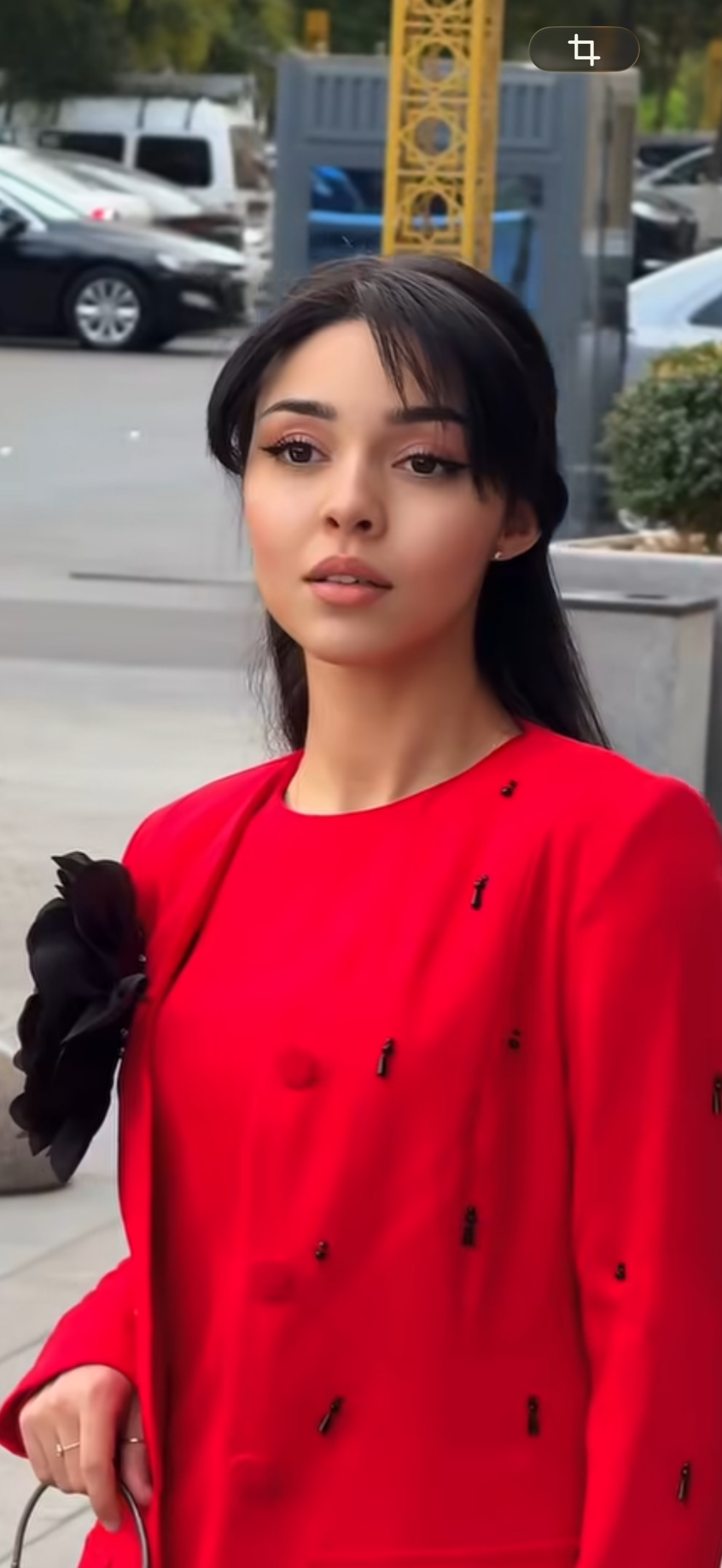 Уличный fashion в красном жакете